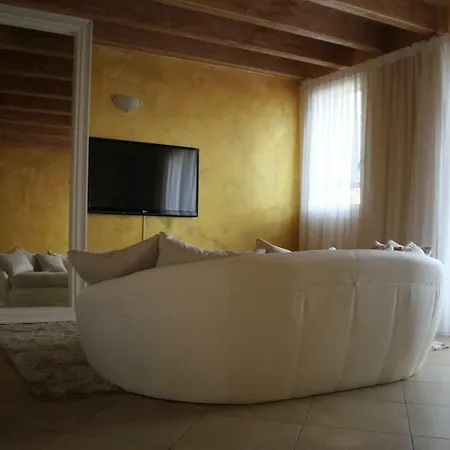 Palazzo Deodara Apartment Desenzano del Garda
